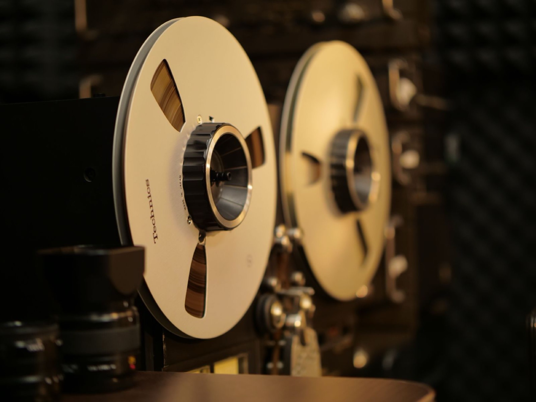 Professional tape machine with reels in the studio